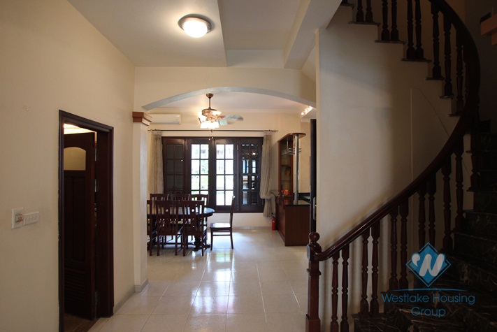House for rent with 4 bedrooms and 4 bathrooms in Westlake, Tay Ho District, Ha Noi